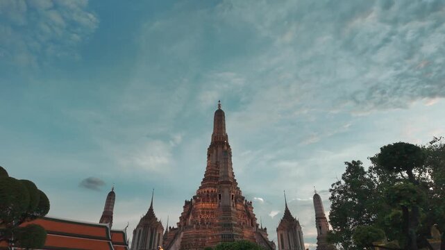Wat Arun temple in Bangkok at sunset, golden spires of iconic Thai pagoda on Chao Phraya, historic architecture and cultural glow 4k