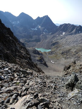 Blick von der Klammerscharte nach S&uuml;den hinunter zum Gradensee.. dar&uuml;ber zeigt sich der Kruckelkopf 3180m , &Ouml;stlicher Perschitzkopf 3084m und Hoher Perschitzkopf 3127m
