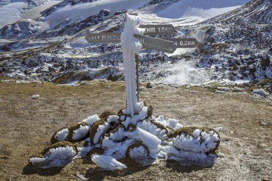 Snow-encrusted signpost above the Hveradalir hot spring area, Kerlingarfj&ouml;ll, Su&eth;urland, Iceland
