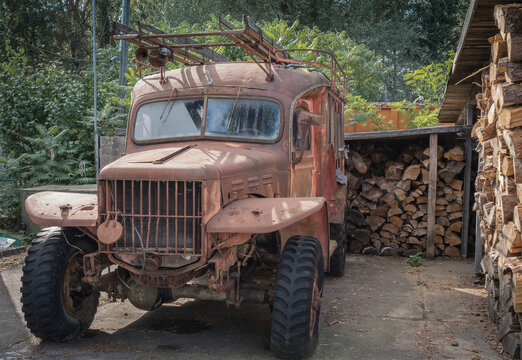 run down historic fire fighter truck