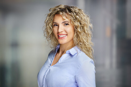 Portrait of an adult female employee, profile photo. No AI.