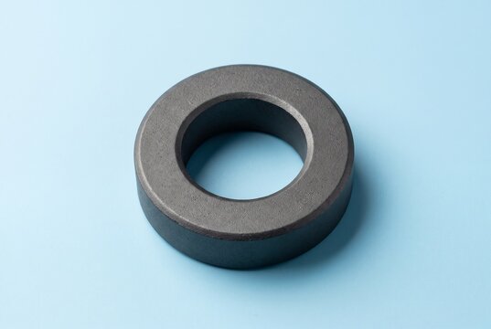 Plain ferrite toroid casting a circular shadow