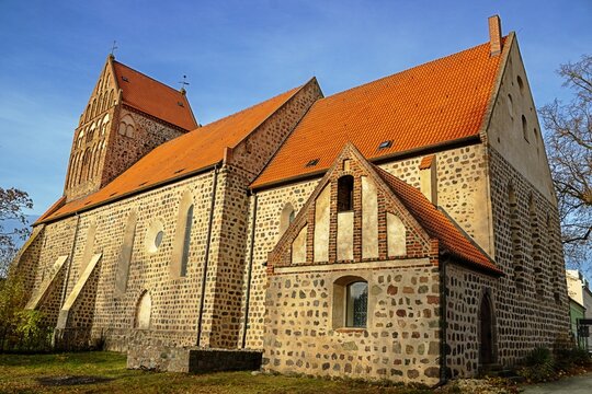 lychen, deutschland - stadtkirche st. johannes aus feldsteinen