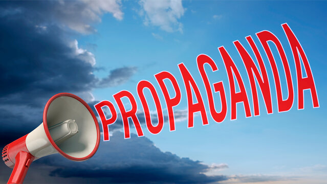 Megafon vor Himmel mit dem Wort Propaganda