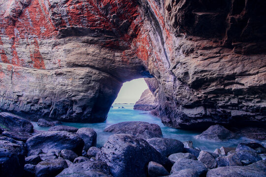 Devils punch bowl natural rock arch on the Oregon coast