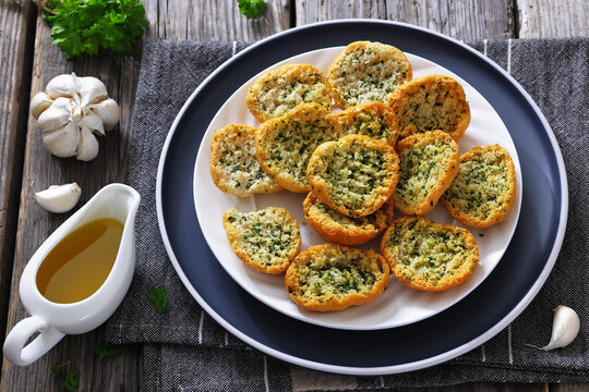 Crostini all aglio Italian garlic toasted bread