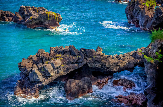 Waianapanapa Black Sand Beach on the north shore of Maui, Hawaii