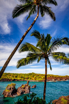 Waianapanapa Black Sand Beach on the north shore of Maui, Hawaii
