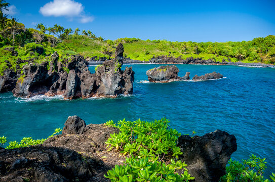 Waianapanapa Black Sand Beach on the north shore of Maui, Hawaii