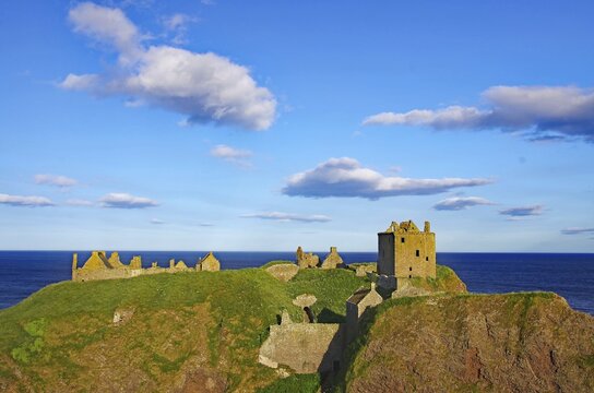 Dunnottar Castle ruins on a cliff, Stonehaven, Scotland, Great Britain