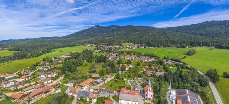 Die Gemeinde Lohberg im Naturpark Oberer Bayerischer Wald in der Oberpfalz von oben