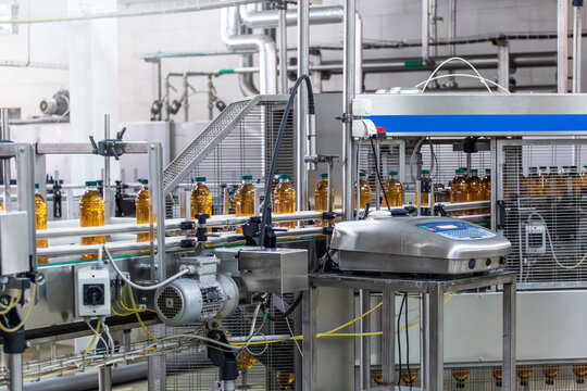 Industrial Beverage Packaging Automation with Bottling Conveyor and Inline Coding Equipment for Product Traceability and Factory Quality Control
