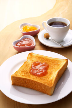 トーストにいちじくジャム
