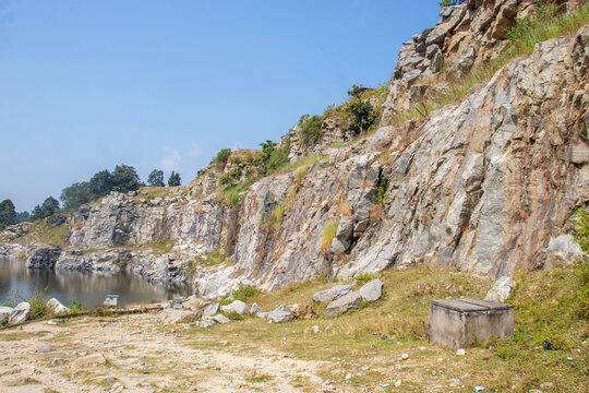 Marble Rock in Purulia&rsquo;s Ayodhya Pahar showcases impressive rocky formations, natural textures, rugged landscapes, scenic hills, and captivating geological beauty.