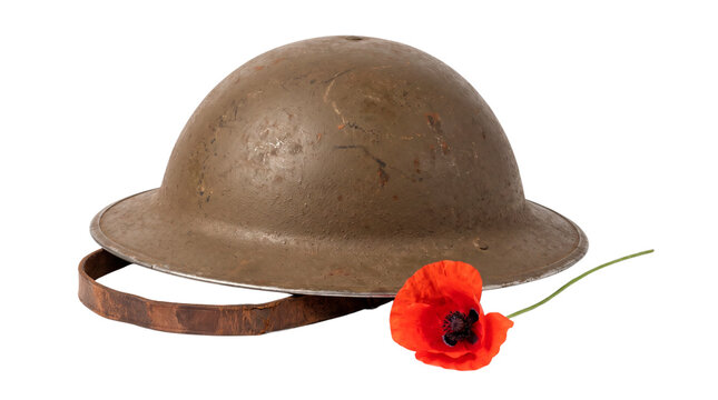 Casque militaire de la Premi&egrave;re Guerre mondiale avec coquelicot du souvenir, sans fond, PNG transparent