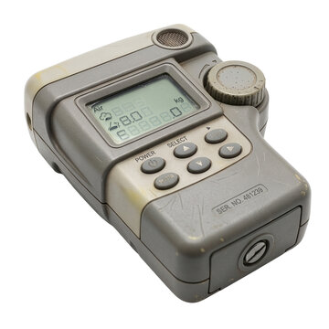 Portable air quality monitoring device with digital display