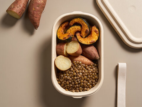 Lentils and roasted vegetables in a reusable lunch container