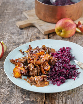 Veal liver ragout with apple, onion, sour cream, green peppercorn