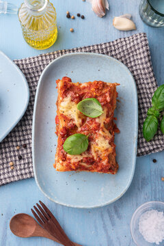 Vegan lasagne with 'bolognese' of lentils, vegetables and soya mince